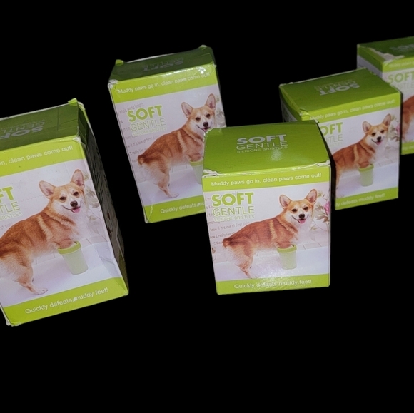 1 small (green) pet paw cleaner. Muddy buddy foot cleaner. - Picture 2 of 7